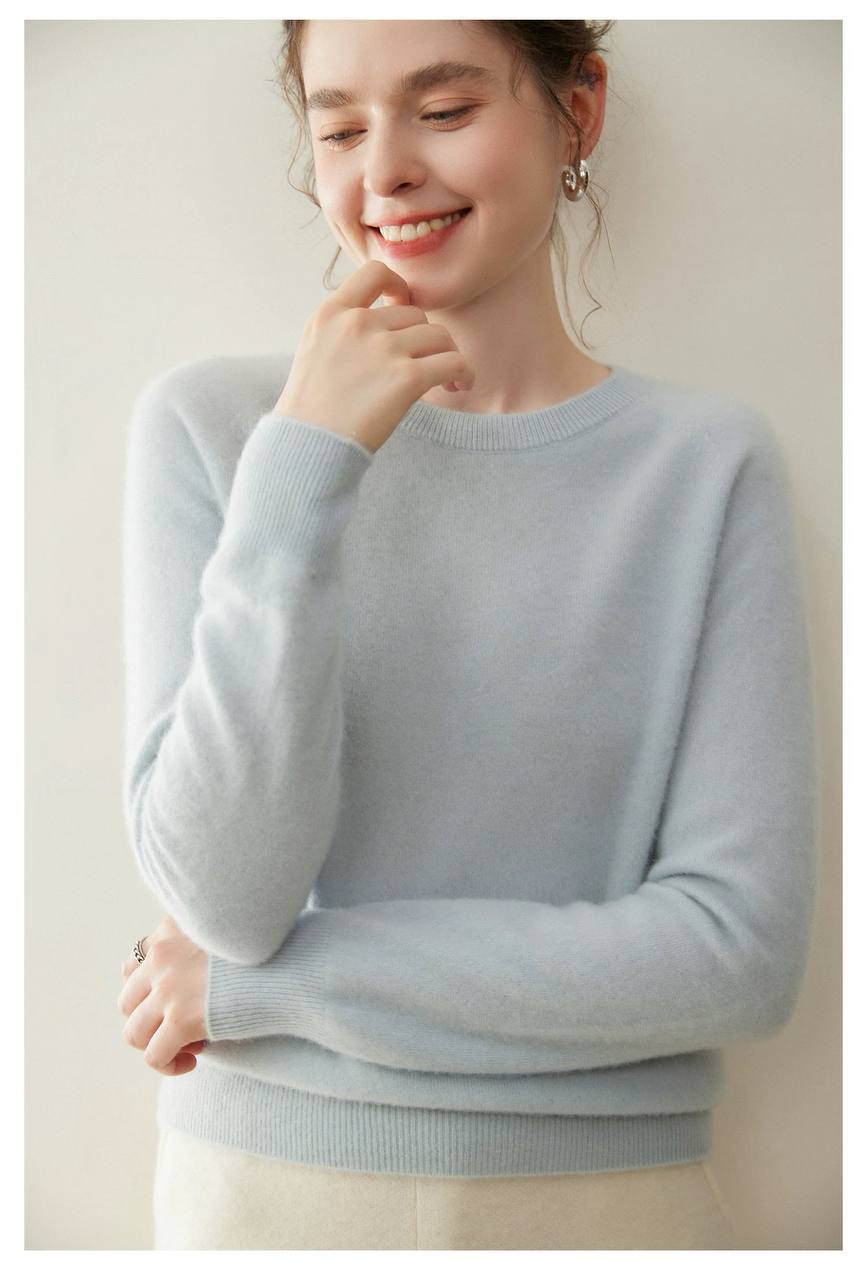 Soft knit cashmere low-neck sweater