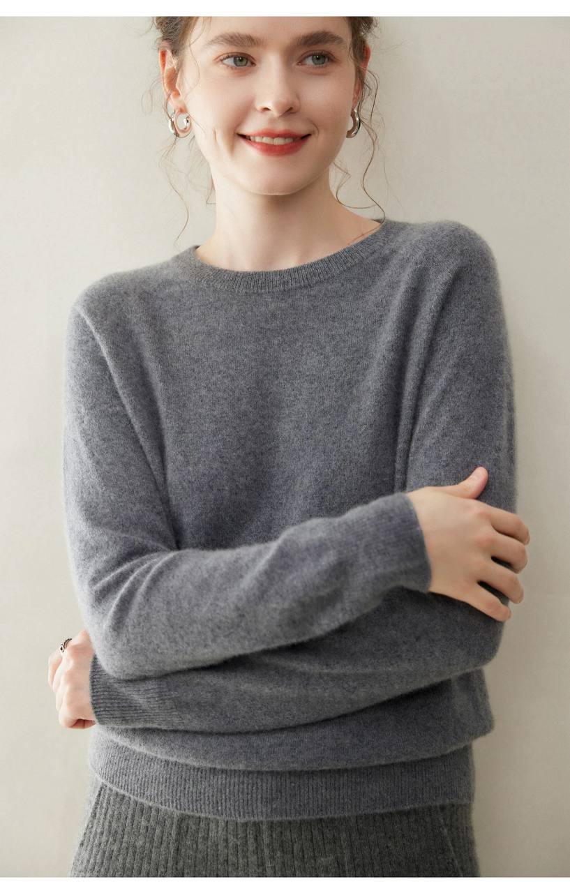 Soft knit cashmere low-neck sweater